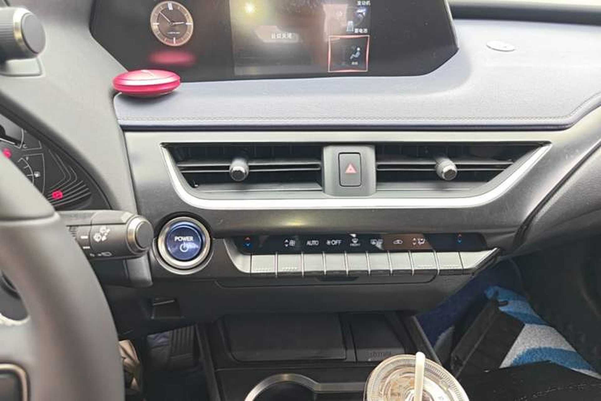Used Lexus UX 2020 260h Explore-Cool Edition Audio And AC Panel