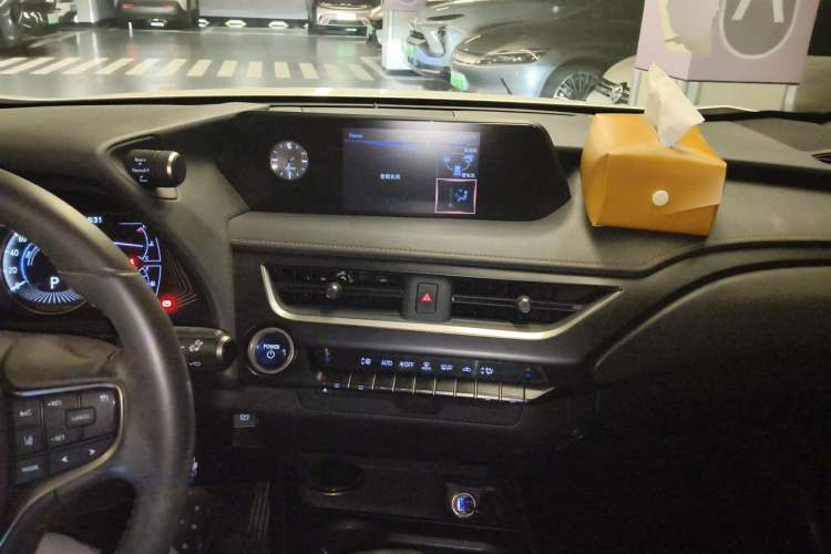 Used Lexus UX 2020 260h Explore & Adventure Edition Audio And AC Panel