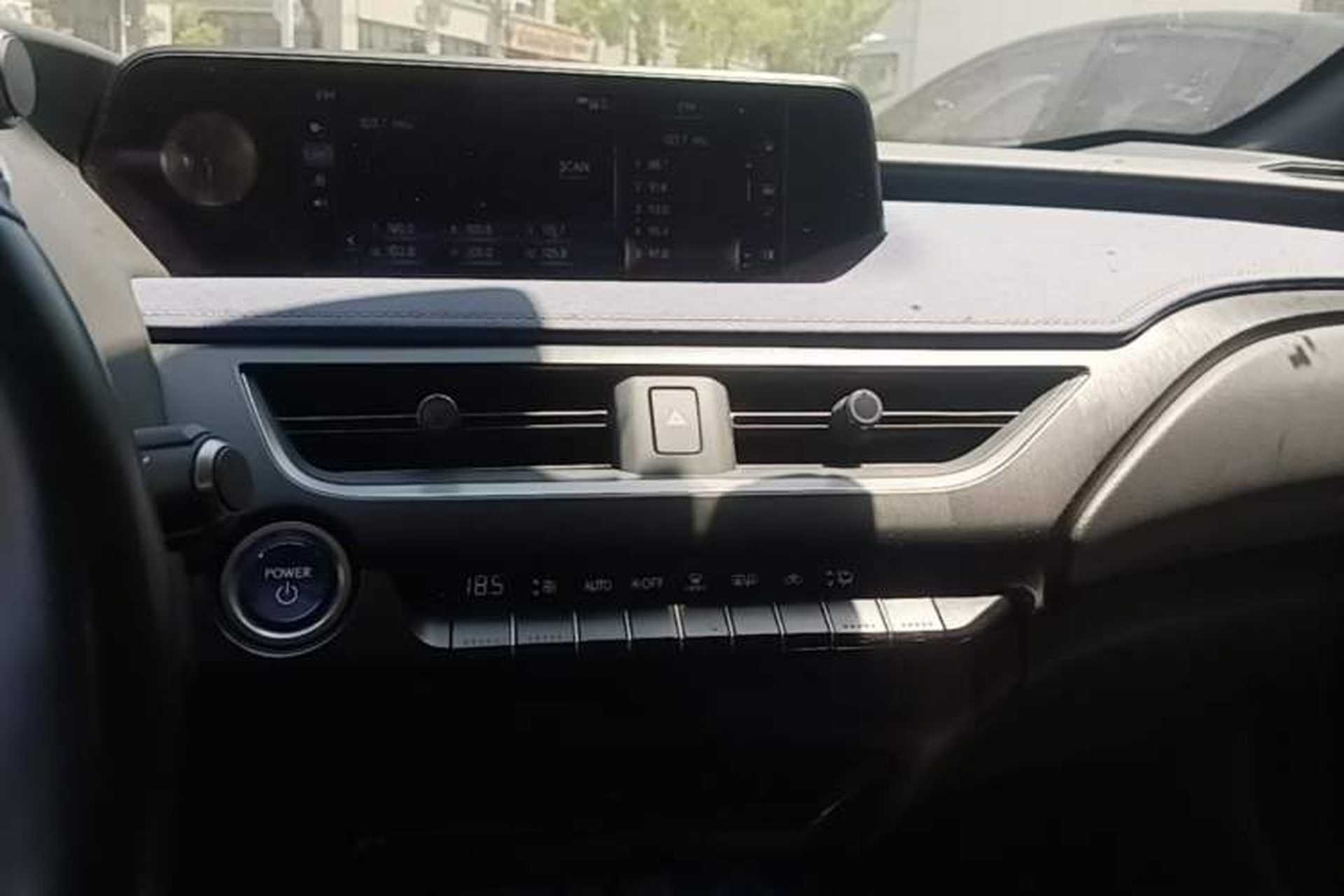 Used Lexus UX 2020 260h Explore & Enjoy Edition Audio And AC Panel