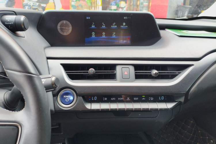 Used Lexus UX 2020 260h Explore-Cool Edition Audio And AC Panel