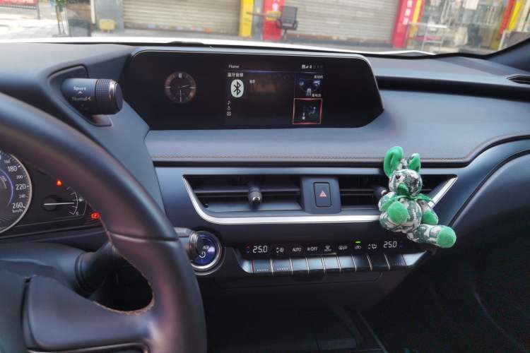Used Lexus UX 2020 260h Explore & Adventure Edition Audio And AC Panel