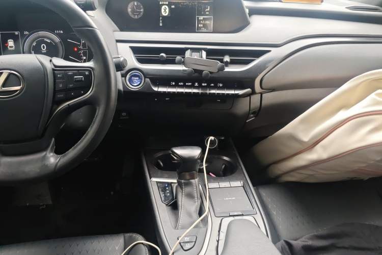 Used Lexus UX 2020 260h Explore & Adventure Edition Audio And AC Panel