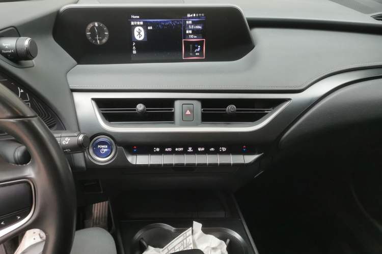 Used Lexus UX 2020 260h Explore-Cool Edition Audio And AC Panel