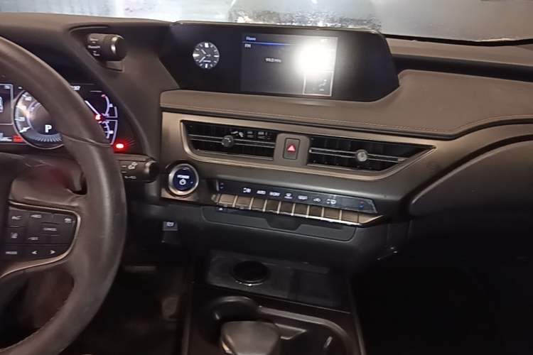 Used Lexus UX 2020 260h Explore & Adventure Edition Audio And AC Panel