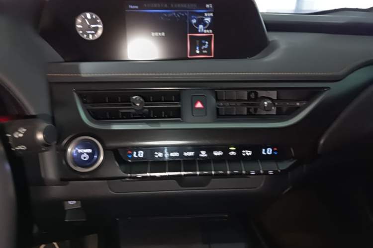 Used Lexus UX 2020 260h Explore & Adventure Edition Audio And AC Panel