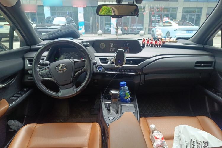 Used Lexus UX 2020 260h Explore-Cool Edition Center Console