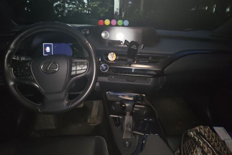 Used Lexus UX 2020 260h Explore & Adventure Edition Center Console
