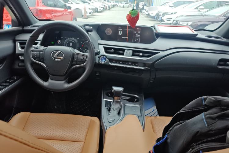 Used Lexus UX 2020 260h Explore & Adventure Edition Center Console