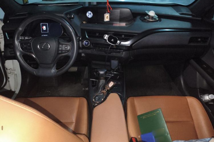 Used Lexus UX 2020 260h Explore & Adventure Edition Center Console