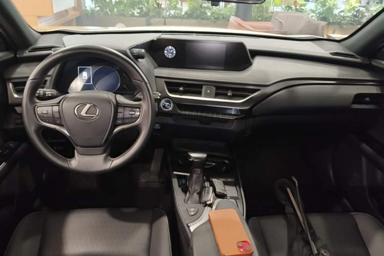 Used Lexus UX 2020 260h Explore & Adventure Edition Center Console