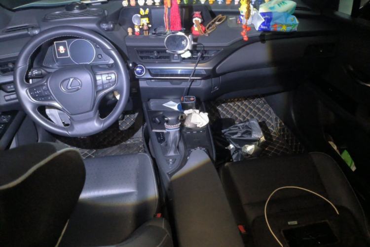 Used Lexus UX 2020 260h Explore & Adventure Edition Center Console