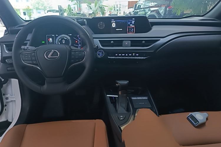 Used Lexus UX 2020 260h Explore & Adventure Edition Center Console