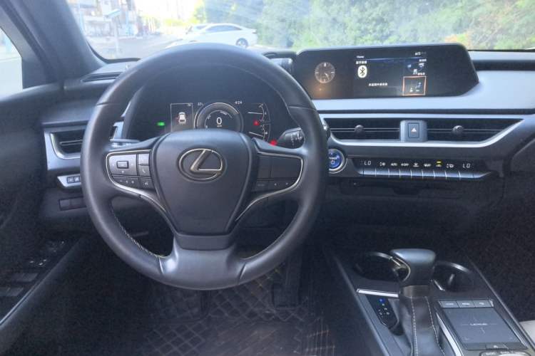 Used Lexus UX 2020 260h Explore-Cool Edition Center Console