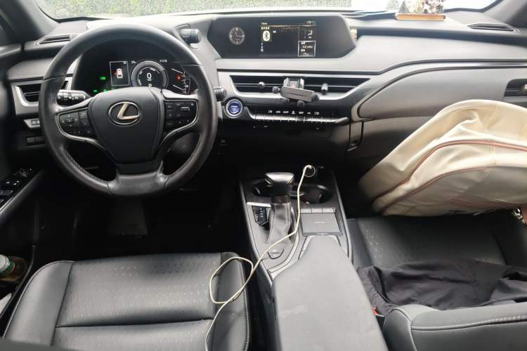 Used Lexus UX 2020 260h Explore & Adventure Edition Center Console