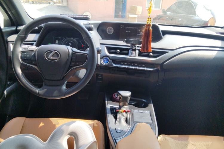 Used Lexus UX 2020 260h Explore-Cool Edition Center Console