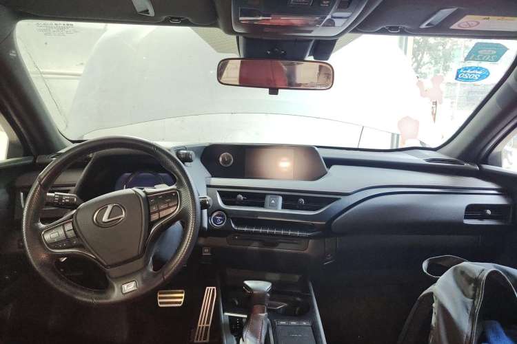 Used Lexus UX 2020 260h F SPORT All-Wheel-Drive Version Center Console