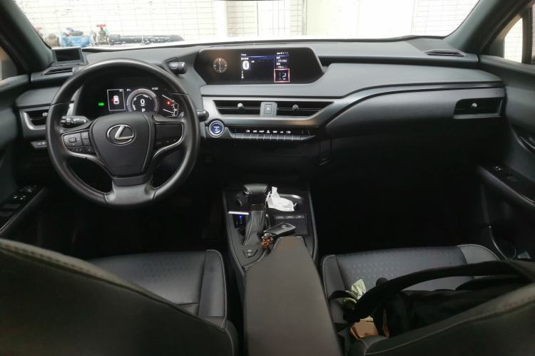 Used Lexus UX 2020 260h Explore-Cool Edition Center Console
