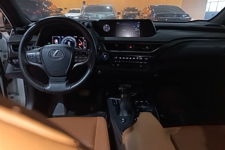 Used Lexus UX 2020 260h Explore & Adventure Edition Center Console
