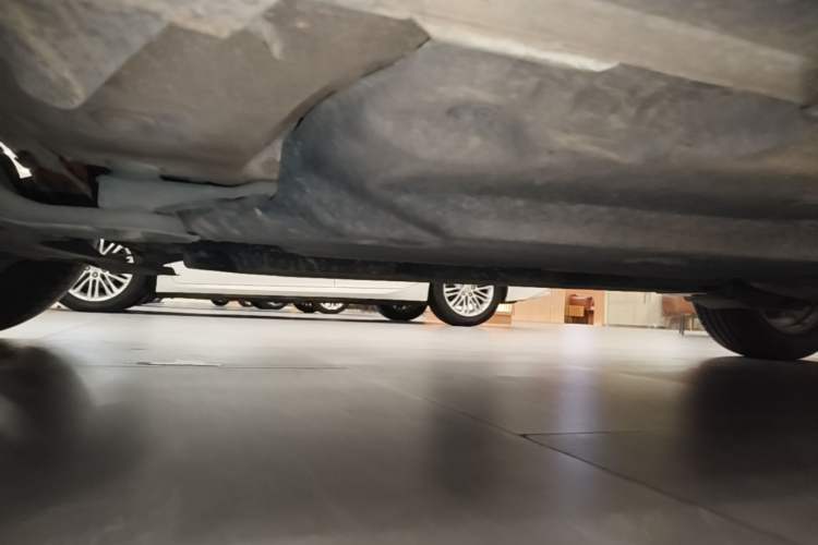 Used Lexus UX 2020 260h Explore & Adventure Edition Chassis Front Left