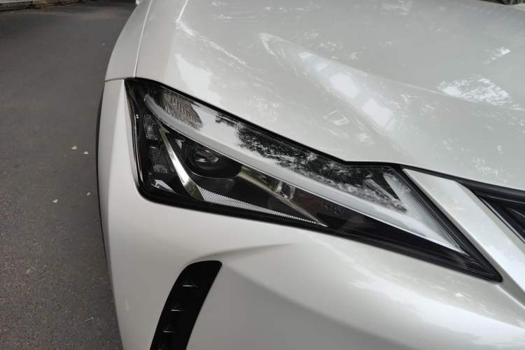 Used Lexus UX 2020 260h Explore & Adventure Edition Exterior 6