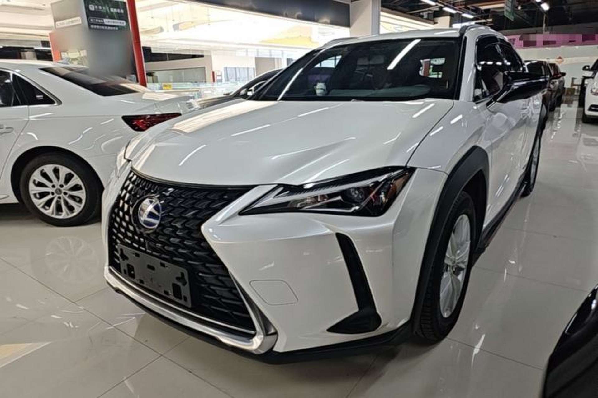 Used Lexus UX 2020 260h Explore-Cool Edition Front Left 45 Deg