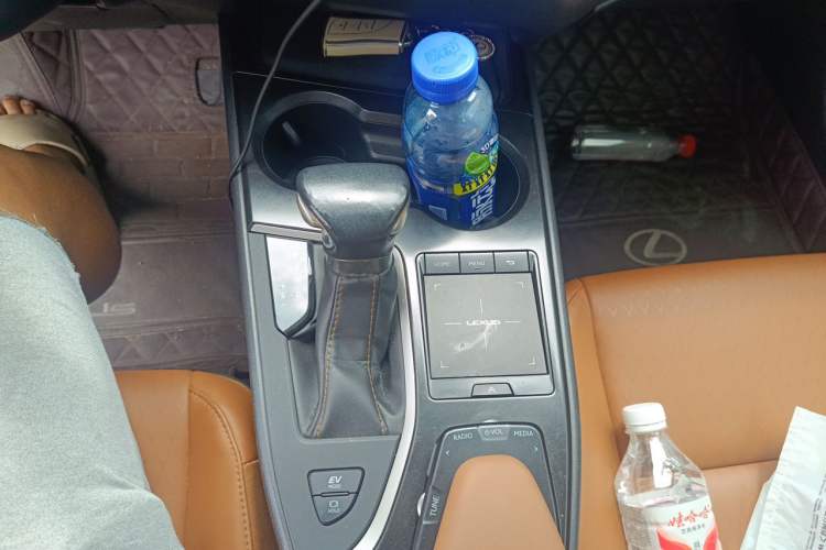 Used Lexus UX 2020 260h Explore-Cool Edition Gear Lever