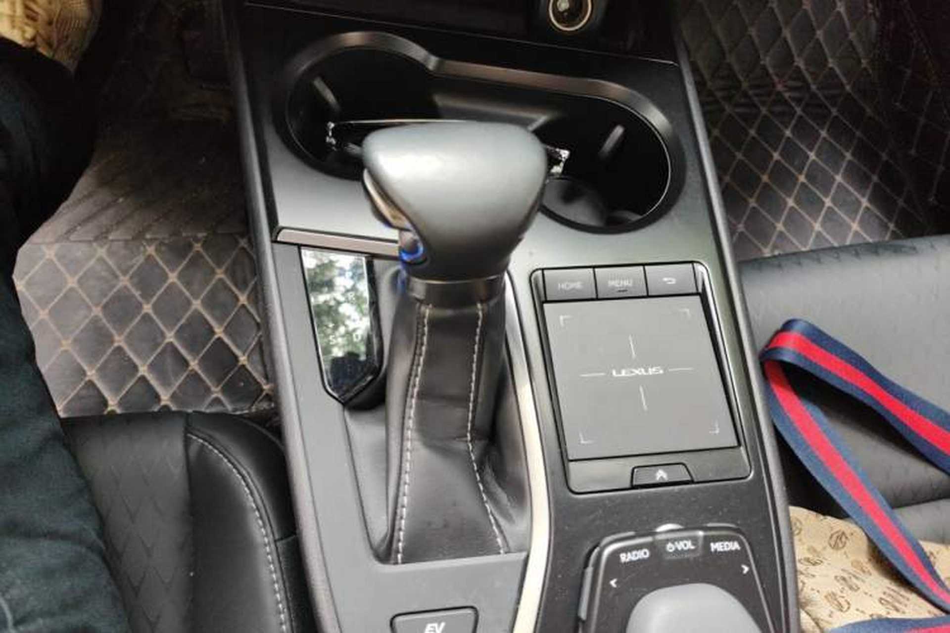 Used Lexus UX 2020 260h Explore & Adventure Edition Gear Lever