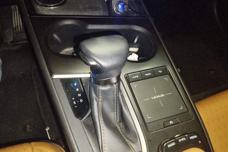 Used Lexus UX 2020 260h Explore & Adventure Edition Gear Lever