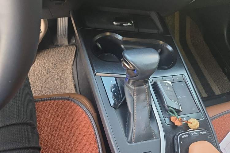 Used Lexus UX 2020 200 Special Edition Gear Lever