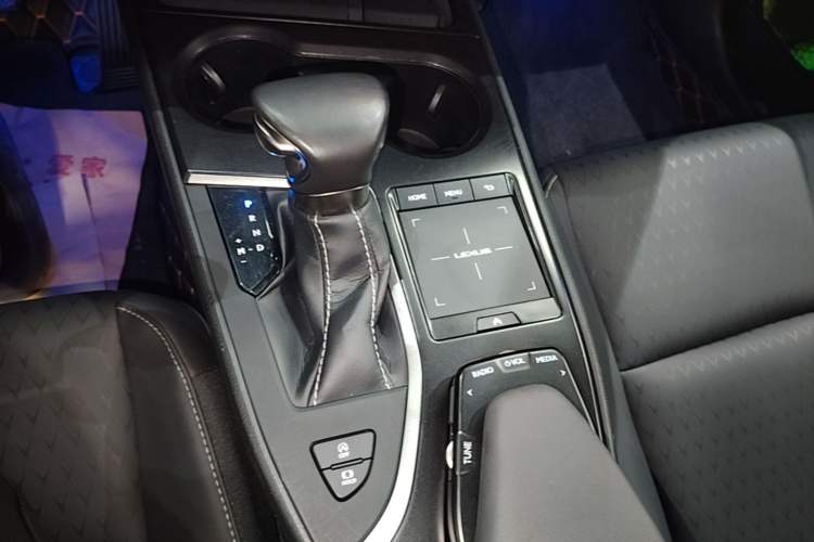 Used Lexus UX 2020 200 Special Edition Gear Lever