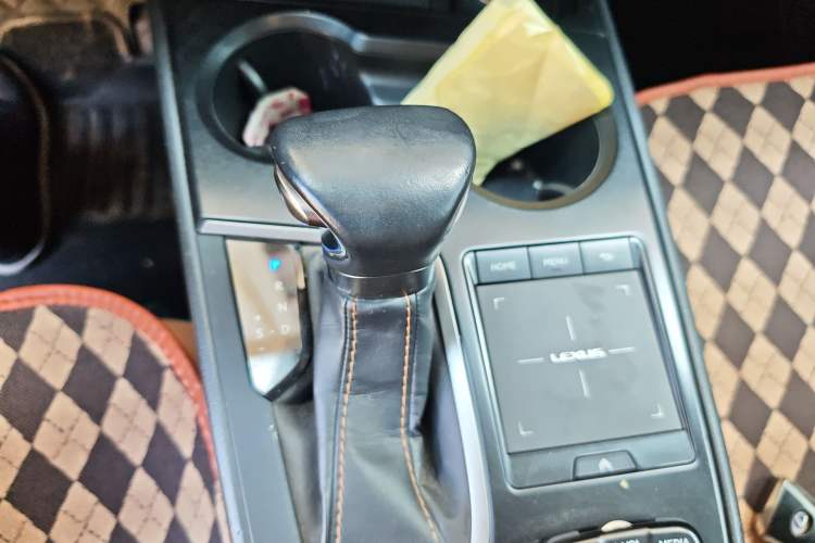 Used Lexus UX 2020 260h Explore-Cool Edition Gear Lever