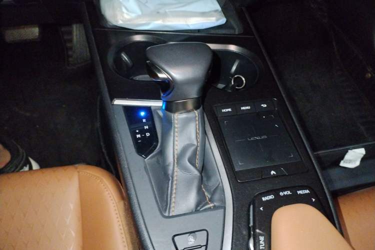 Used Lexus UX 2020 200 Special Edition Gear Lever