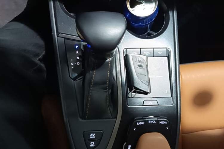 Used Lexus UX 2020 260h Explore-Cool Edition Gear Lever