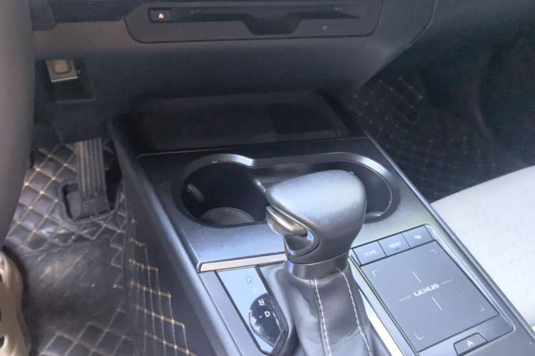 Used Lexus UX 2020 260h Explore-Cool Edition Gear Lever