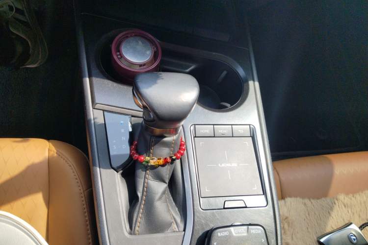 Used Lexus UX 2020 260h Explore-Cool Edition Gear Lever