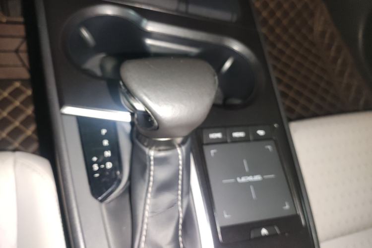 Used Lexus UX 2020 260h Explore-Cool Edition Gear Lever