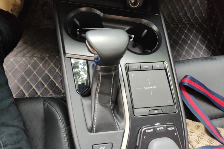 Used Lexus UX 2020 260h Explore & Adventure Edition Gear Lever