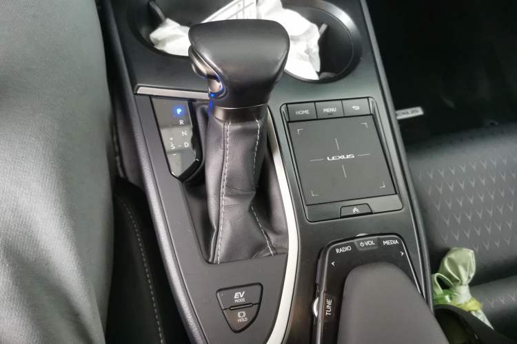 Used Lexus UX 2020 260h Explore-Cool Edition Gear Lever