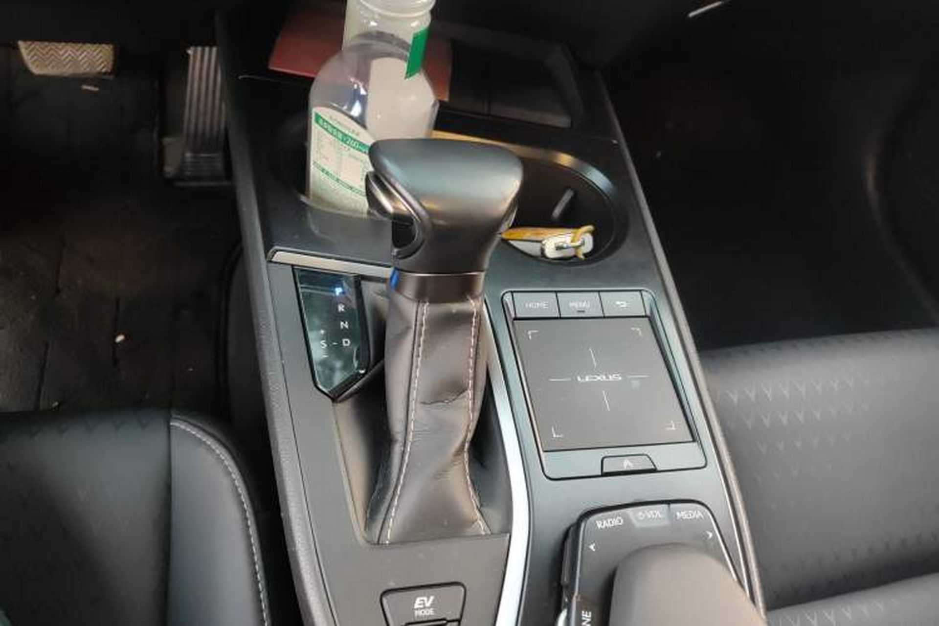 Used Lexus UX 2020 260h Explore-Cool Edition Gear Lever