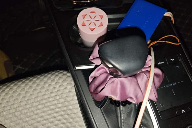 Used Lexus UX 2020 260h Explore-Cool Edition Gear Lever