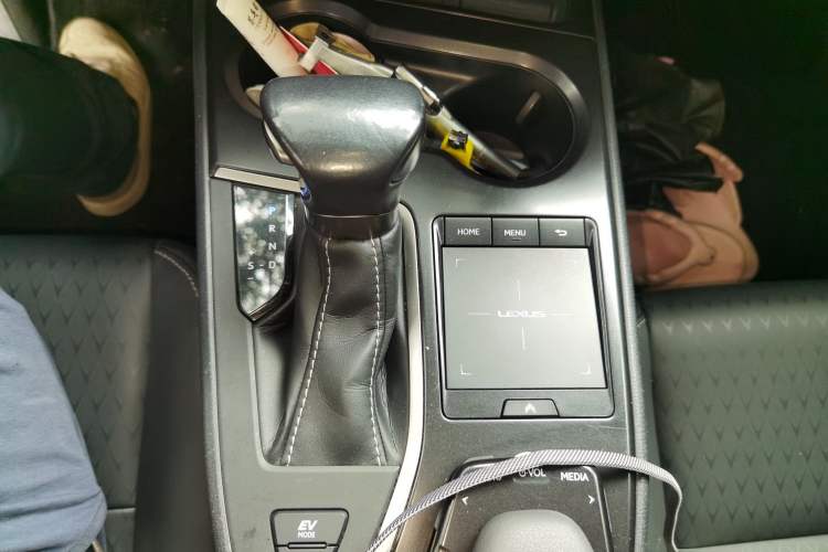 Used Lexus UX 2020 260h Explore & Adventure Edition Gear Lever