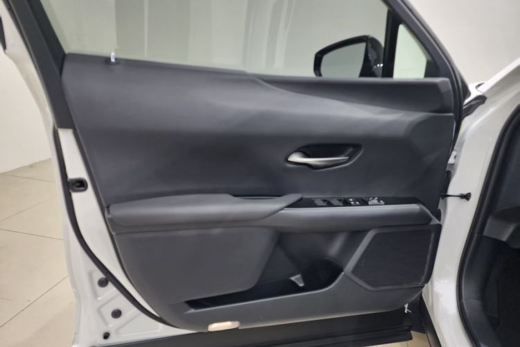 Used Lexus UX 2020 260h Explore-Cool Edition Interior 10