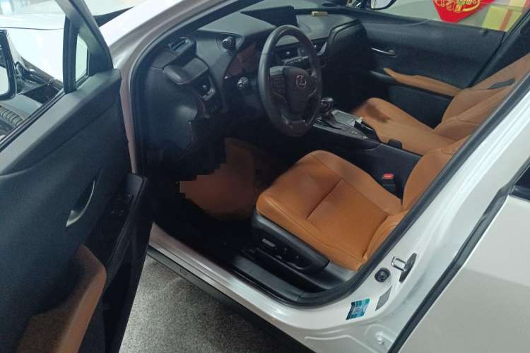 Used Lexus UX 2020 260h Explore & Adventure Edition Interior 2