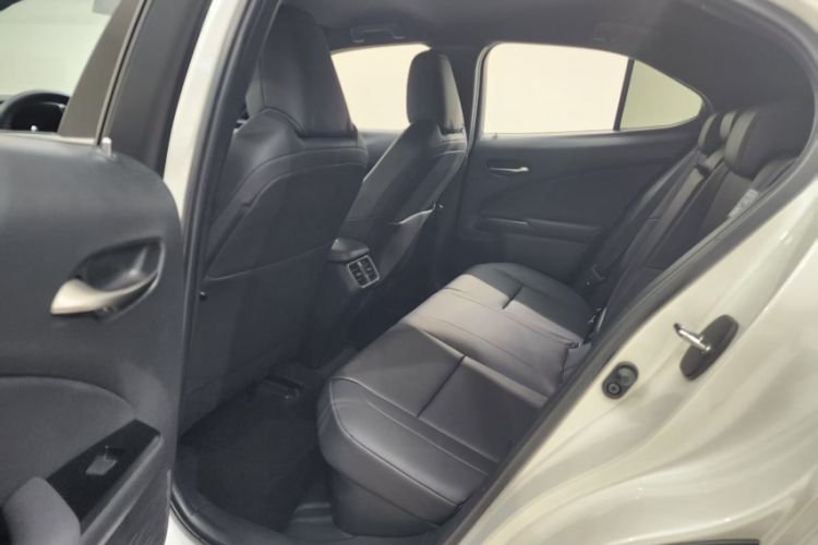 Used Lexus UX 2020 260h Explore-Cool Edition Interior 3