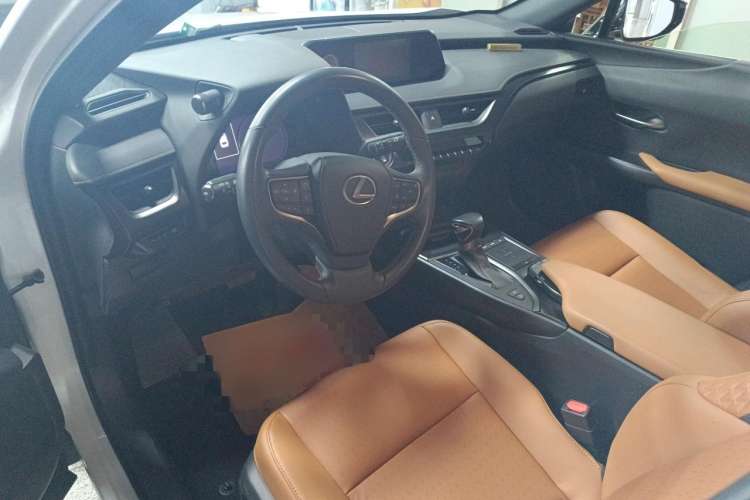 Used Lexus UX 2020 260h Explore & Adventure Edition Interior 3