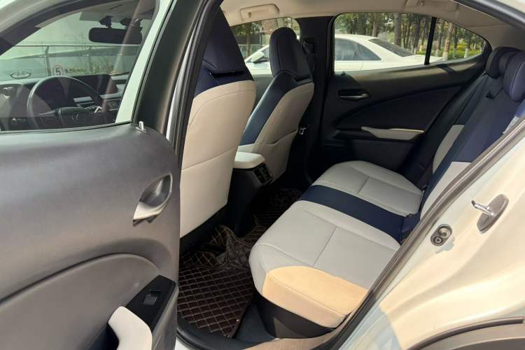 Used Lexus UX 2020 260h Explore-Cool Edition Interior 3