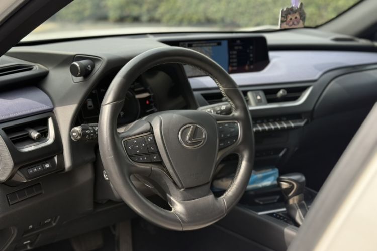 Used Lexus UX 2020 260h Explore & Enjoy Edition Interior 4