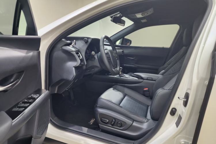 Used Lexus UX 2020 260h Explore-Cool Edition Interior 4
