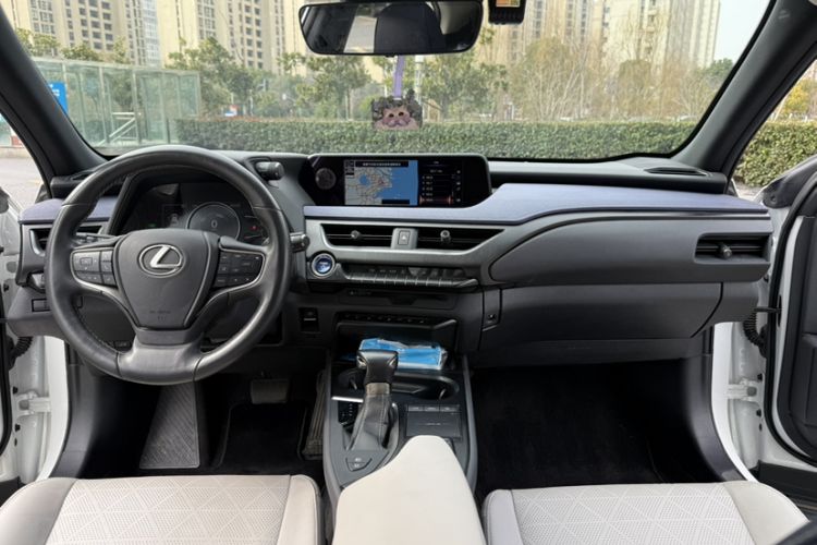 Used Lexus UX 2020 260h Explore & Enjoy Edition Interior 6