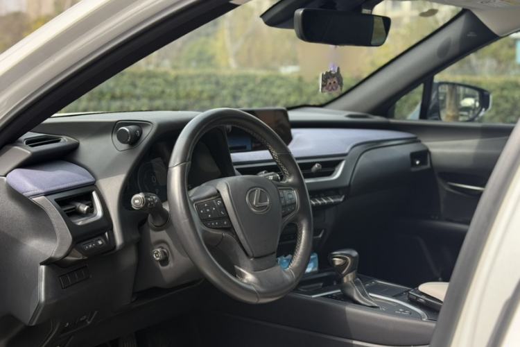 Used Lexus UX 2020 260h Explore & Enjoy Edition Interior 7